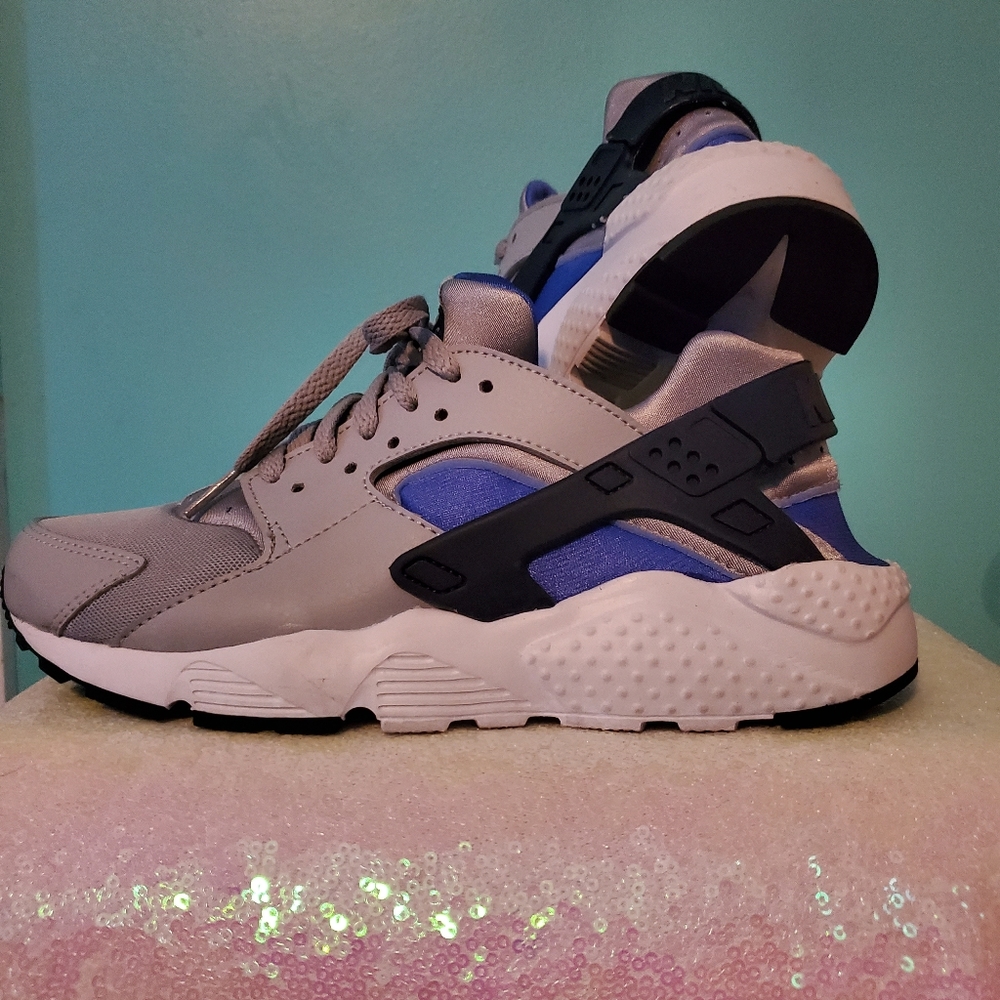 Nike Huarache Women size 7